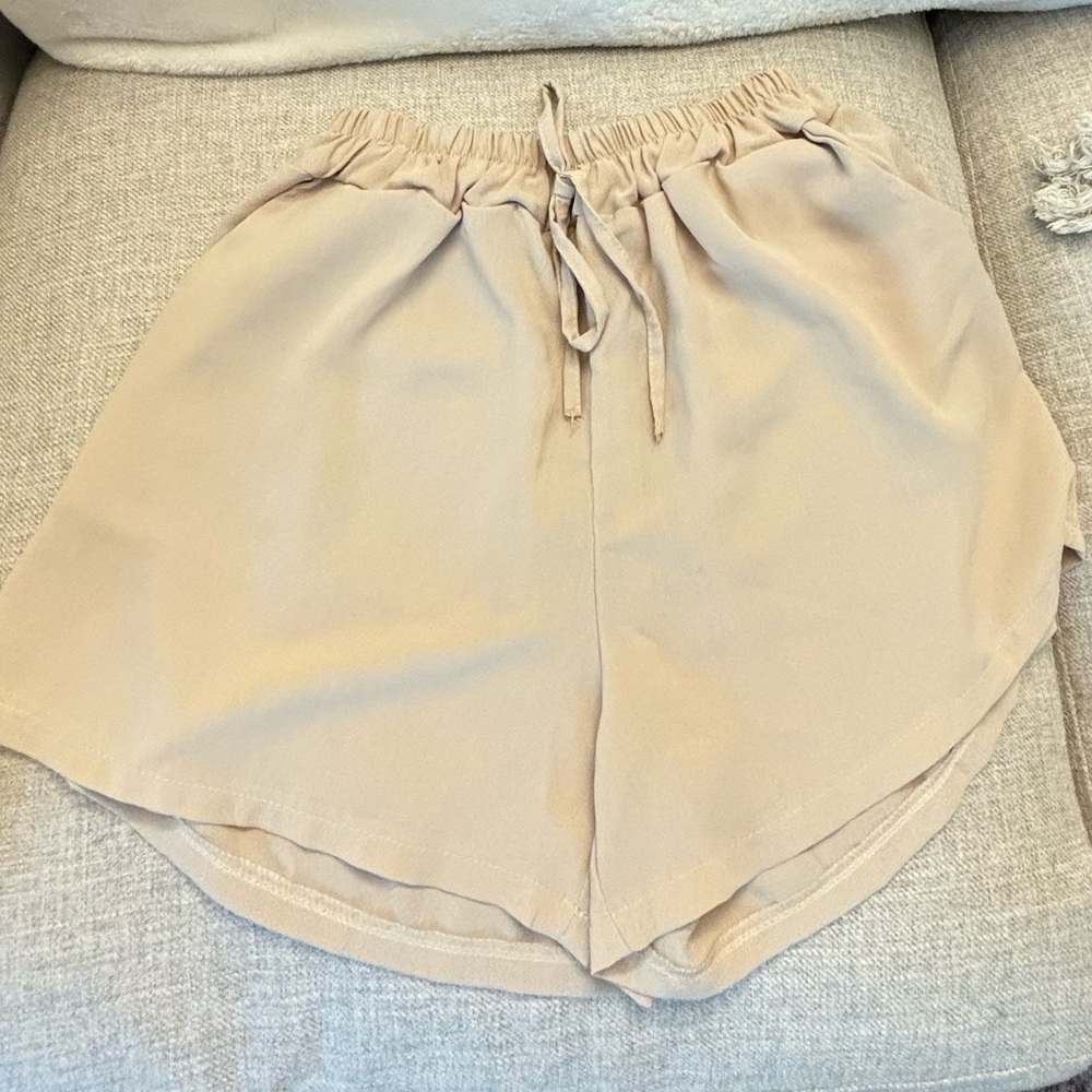 WOMEN’S SHORTS - Picture 3 of 4
